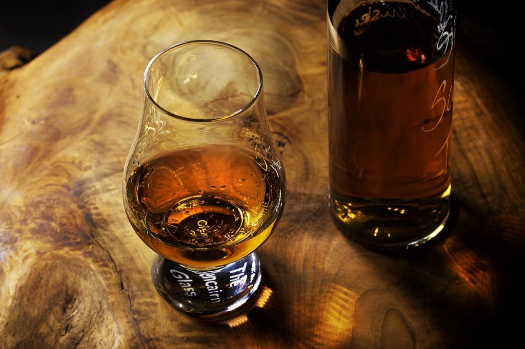 Scegliere il whisky: cosa fa la differenza in fase di produzione