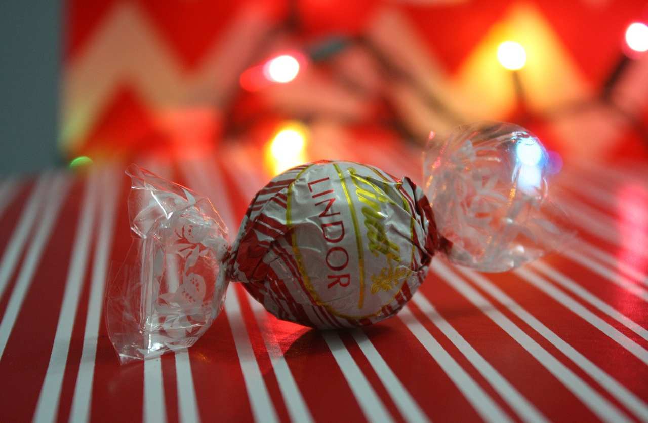 Cioccolato Lindt: per le Feste ne mangiamo in grandi quantità ma sai cosa contiene? | Lo studio parla chiaro