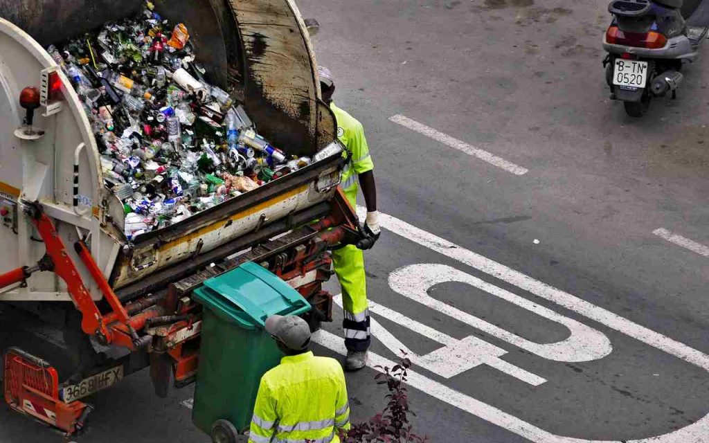 STRACCIATA LA TARI: che fortunati quelli che abitano in questa città | Il 2025 è il loro anno