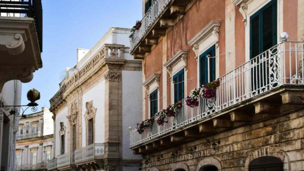 Centro Storico: l’aggressione ai danni di un 23 enne fuori da un locale finisce in ospedale | Dovrà operarsi