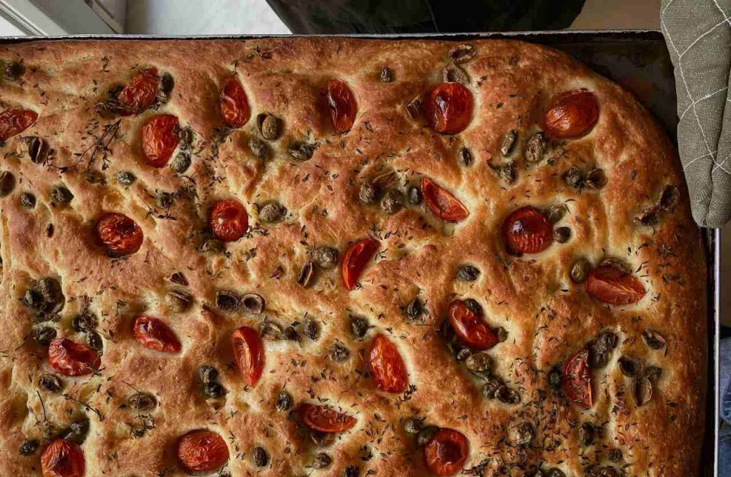 Focaccia barese, con questo elettrodomestico la prepari in 10 minuti: anche Benedetta Rossi la fa così