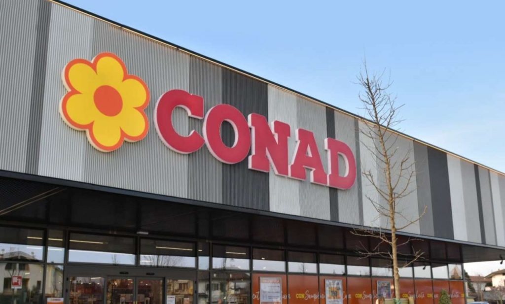 Conad, non pagare mai con la carta: la maxitassa da 100€ la scopri solo dopo | Ti fanno fesso in 3 secondi